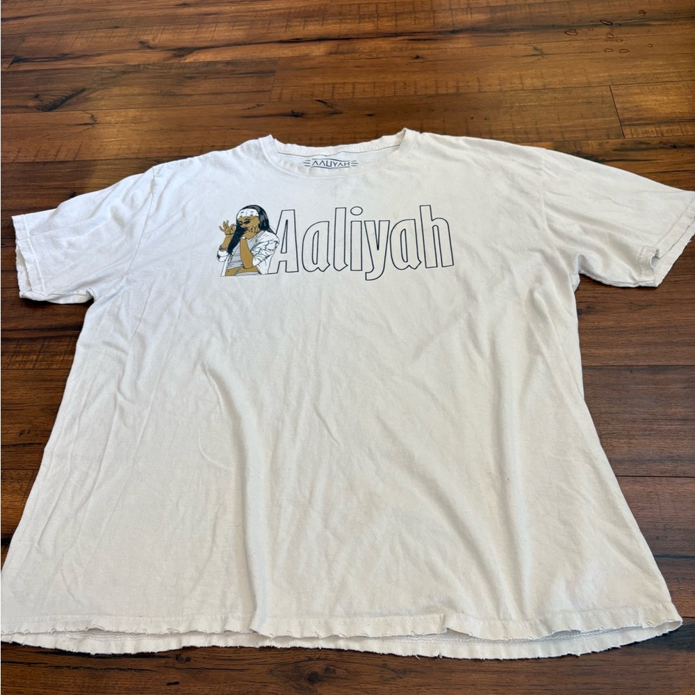 Aaliyah Graphic Tee Size XL Cream Oversized Distressed 90s